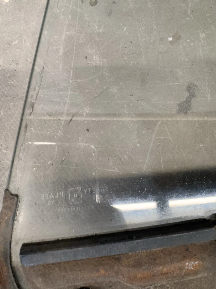 1965-1966 Pontiac Grand Prix 2 двери хардтоп кабриолет четверть стекла 1/4 окна - Изображение 2 из 4