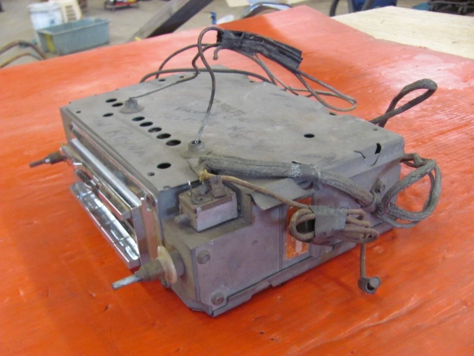 Original 56 Cadillac Wonderbar AM Radio Eldorado 7266505 1956 12V - Image 3 of 4