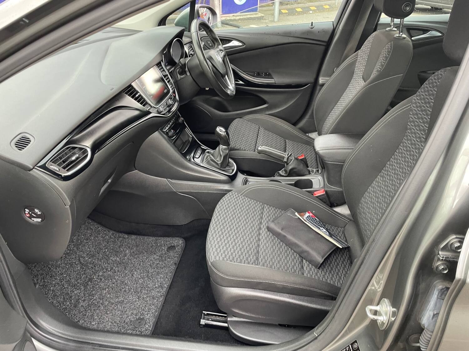 2019 Vauxhall Astra, photograph 11