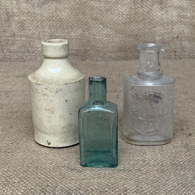 Rustikales kleines Flaschentrio - Knospenvase - Bauernküche - Landhaus 