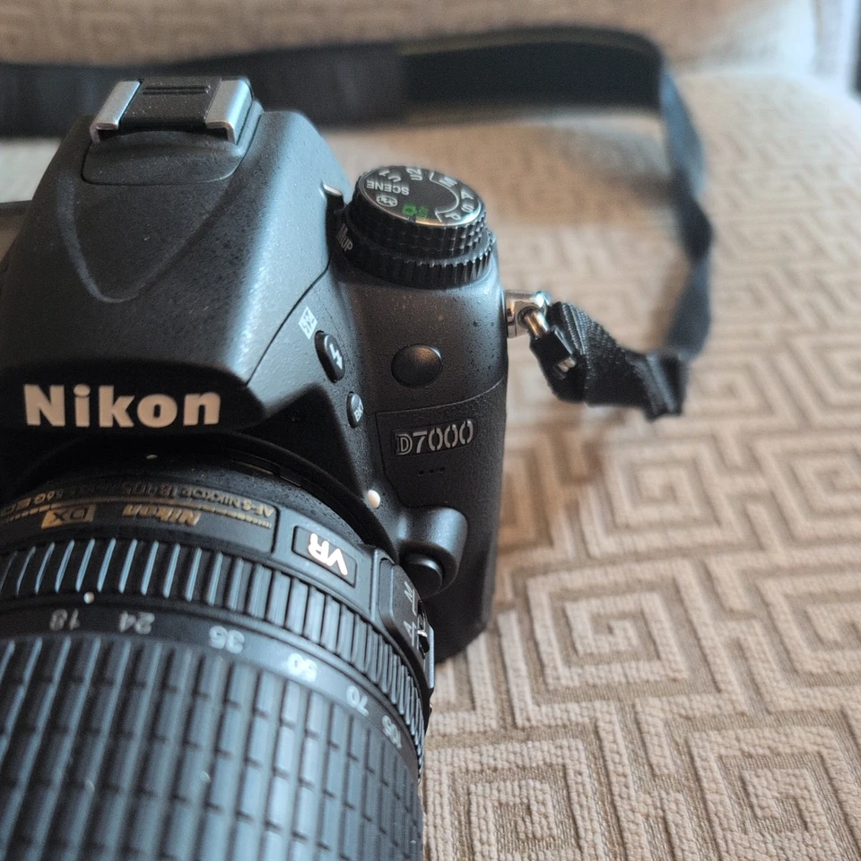 'AS IS'' Nikon D7000 DSLR Camera Body – Tested, AC100V with Nikon 18-105 lens  - Image 2 of 4