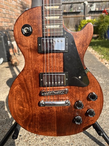 2016 Gibson Les Paul Studio Faded Worn Brown + Roadrunner Hardshell Case & Stand