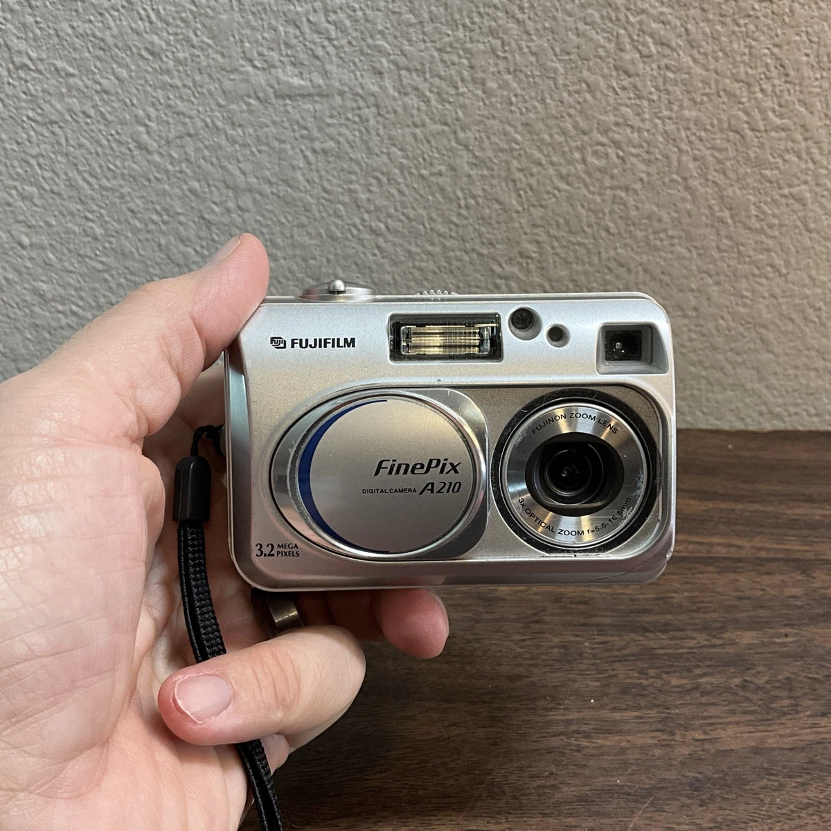 FUJIFILM FinePix A200 9.0メガピクセル動作未確認です Amazon.com : Fujifilm FinePix AV200 14 MP Digital Camera with