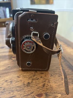 Vintage Yashica-Mat LM Copal MXV Camera 80mm Twin Lens w/ Leather