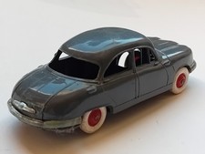 Véhicules miniatures NOREV en plastique Panhard