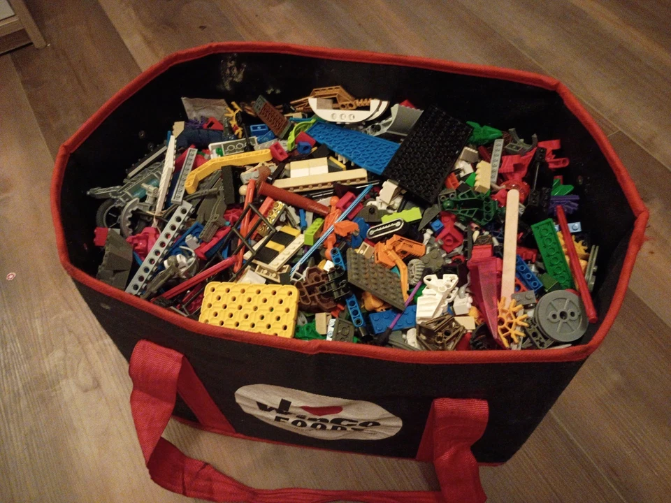 Vintage Lego Lot 7 Lb Box Legos Christmas Toys - Image 2 of 4