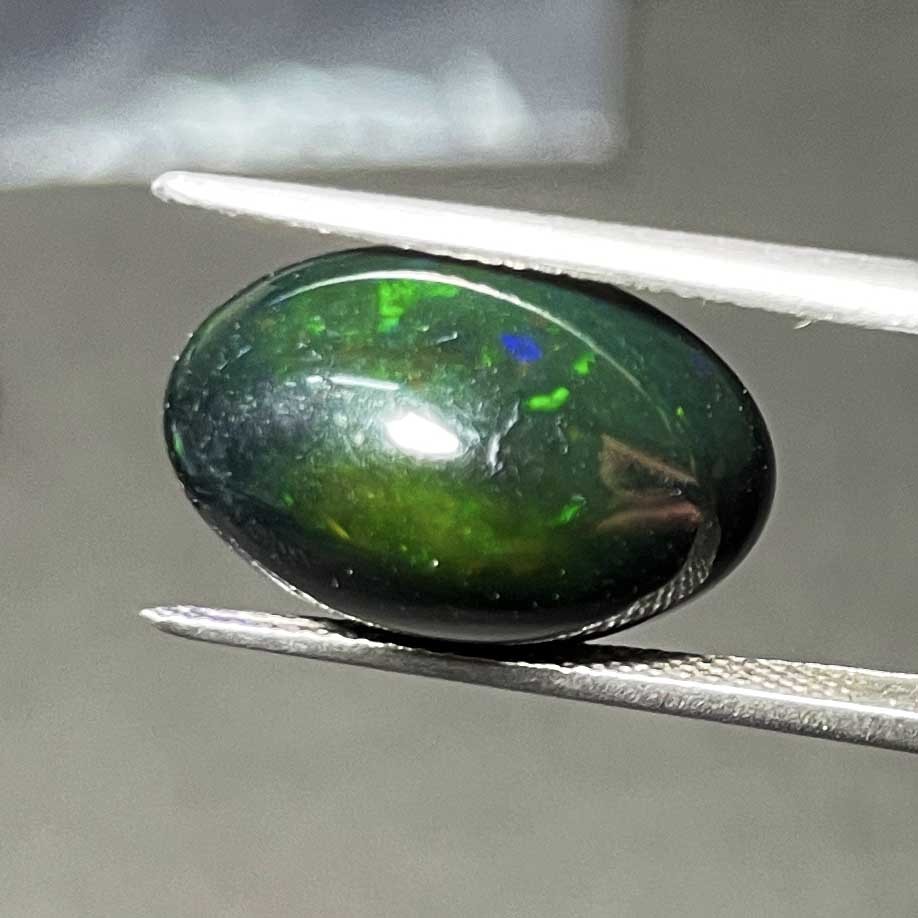 Cabochon D'opale Noire D'Éthiopie 8 X 10 Mm
