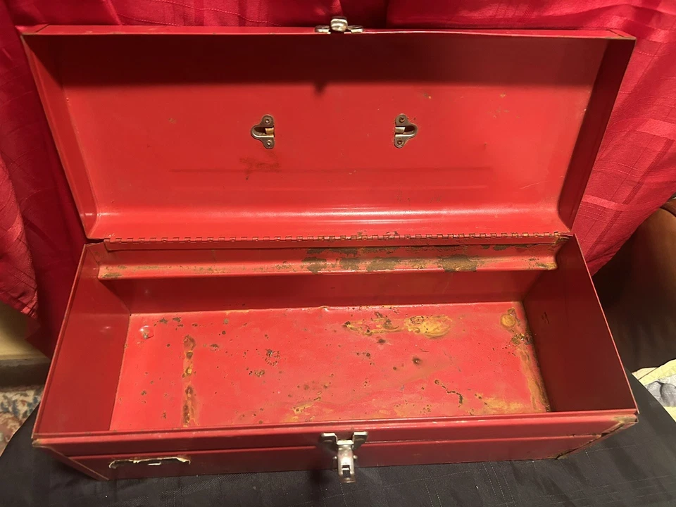VINTAGE STACK-ON R-422 RED METAL TOOLBOX WITH TRAY 22” x 8 1/2” x 8 1/2” - Image 2 of 4