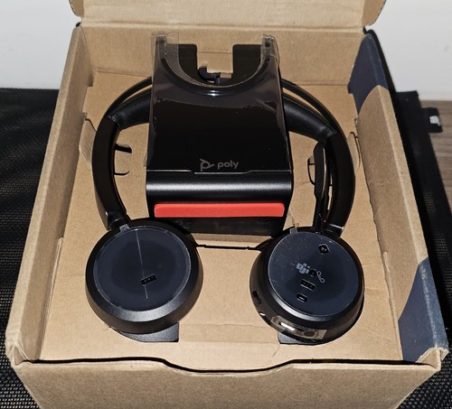 Plantronics Poly Voyager Focus 2 UC USB-C Headset With Charging Stand - 第 2/8 張圖片