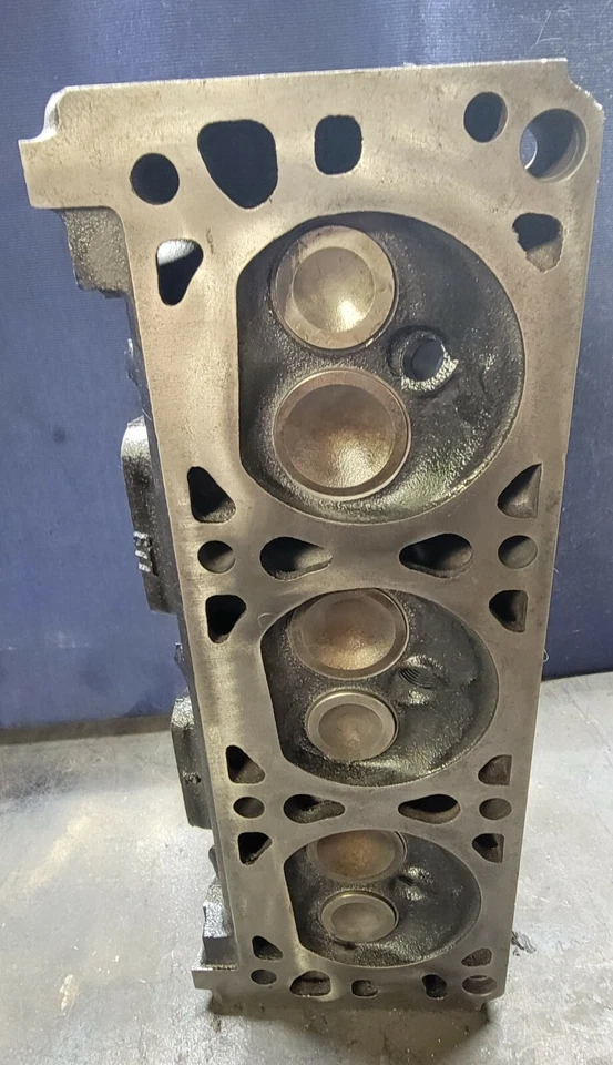 Jeep Cherokee GM OHV V6 1982-1986 2,8 L culata fundida # 14054877   			 Foto 3 de 4