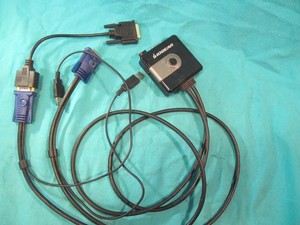 IOGEAR GCS42UW6 USB VGA KVM SWITCH WITH ADAPTER TO DVI-D