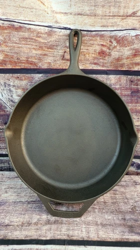 Vintage Lodge 10SK USA 12 inch Cast Iron Skillet Assist Handle Double Pour Spout