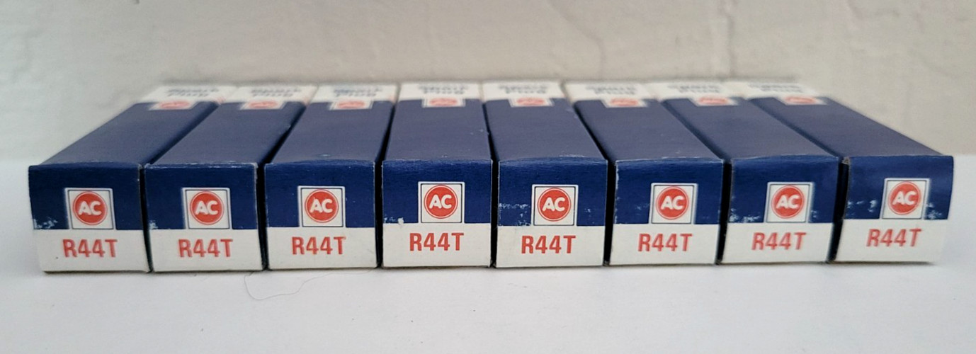 8 NOS AC DELCO R44T Spark Plugs Made USA Green Stripe 5613867 Genuine GM Part