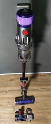 Dyson V12 Detect Slim Absolute sehr Gründlich Gereinigt Mit Neuwertige Akku