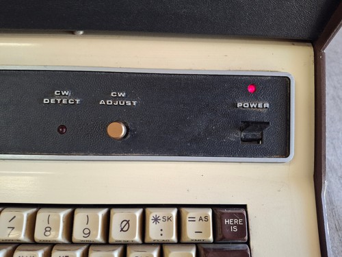 Hal DS-3100 ASR Teletyp Komunikacja RTTY/CW Terminal Klawiatura Szynka Radio - Zdjęcie 3 z 17