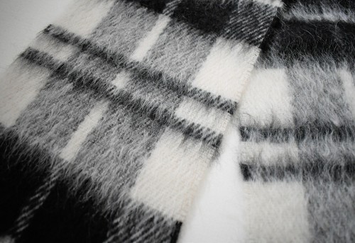 🙂️ Auténtica bufanda larga mezcla mohair a cuadros negros blancos y negros - Imagen 3 de 7
