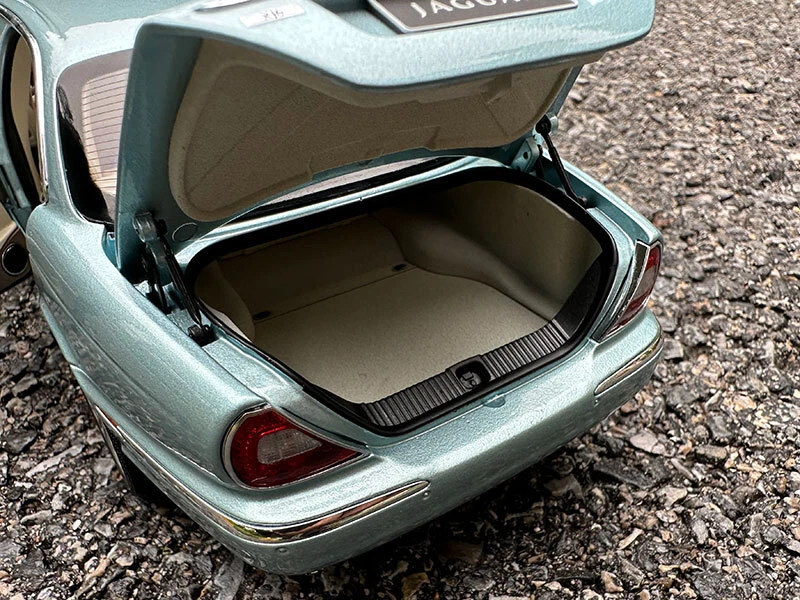 Almost Real AR 1:18 Jaguar XJ6 X350 Diecast Model Car Gifts Display Silver blue - Image 3 of 4