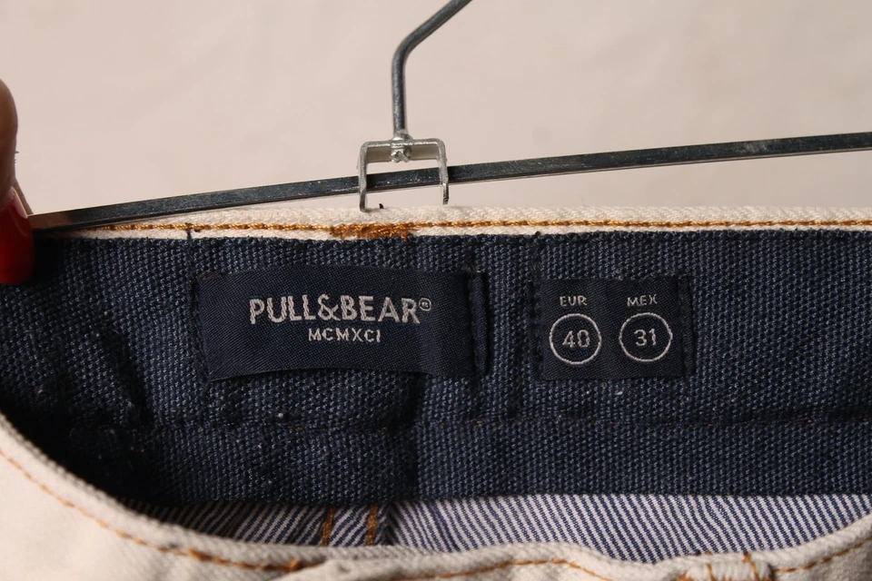 Pantalones cortos de mezclilla rasgados desgastados Pull & Bear para hombre - cintura 31” (90b) Foto 4 de 4