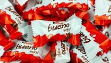 KINDER BUENO MINI Creamy Milk Chocolate Nut C...
