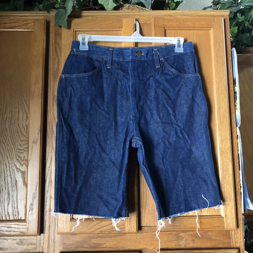 Maverick Vintage Women’s High Waisted Dark Denim Cut-Off Bermuda Shorts Size 33 - Image 3 of 4