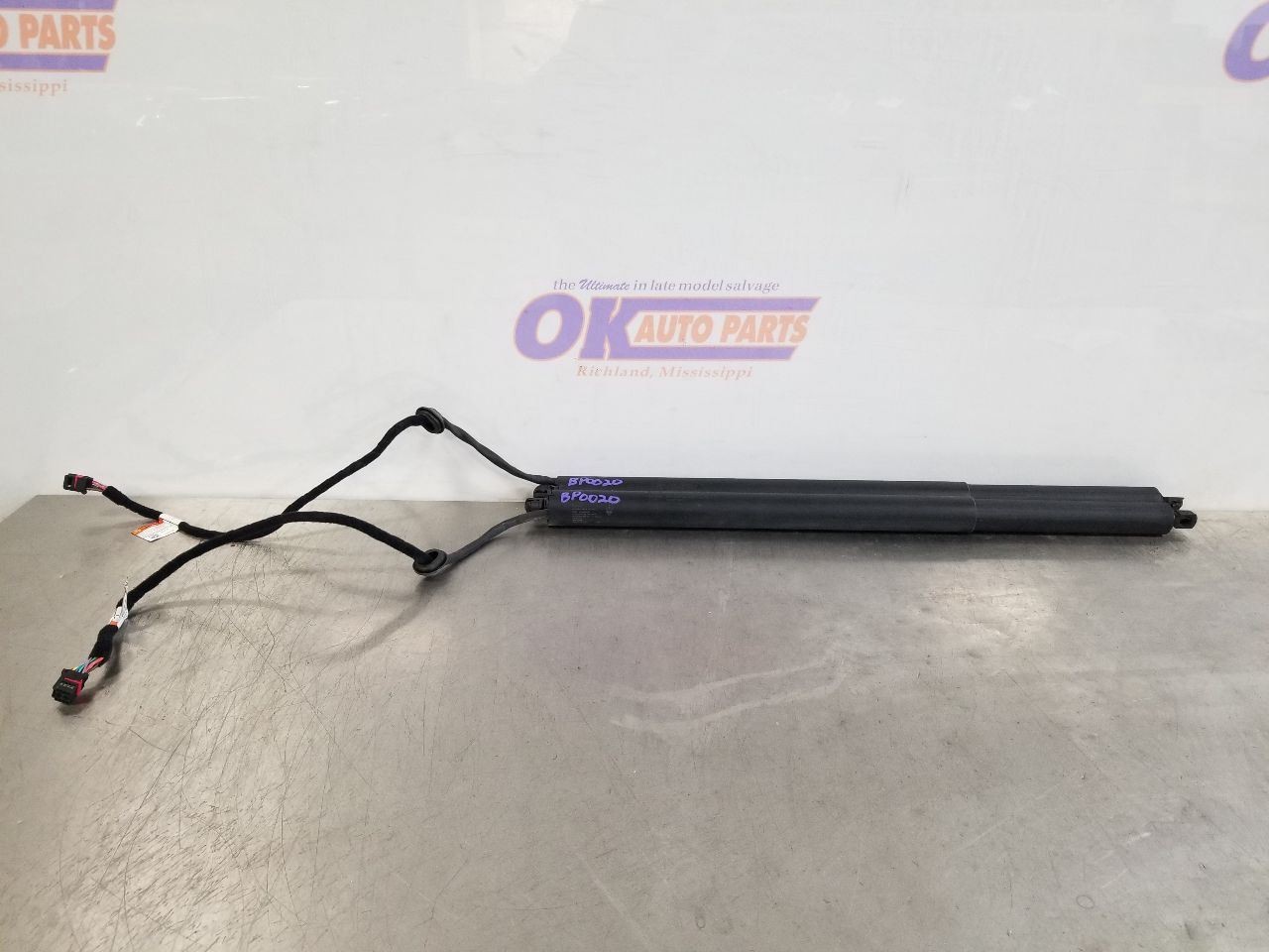 22 2022 MASERATI LEVANTE DECKLID HATCH POWER LIFT SHOCK SET