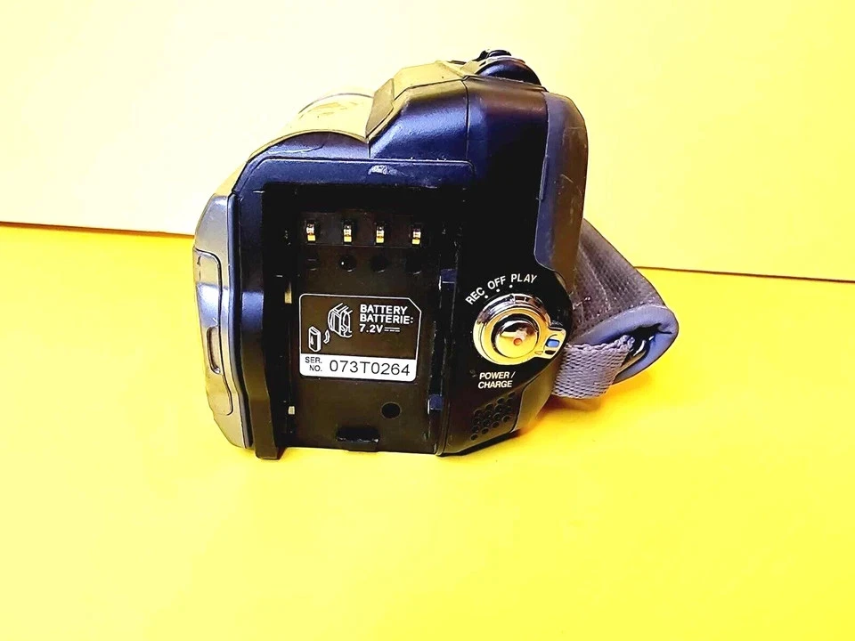 *100% UNTESTED* JVC GR-D850U DIGITAL VIDEO CAMERA CAMCORDER MINI DV 35X ZOOM CCD - Image 4 of 4