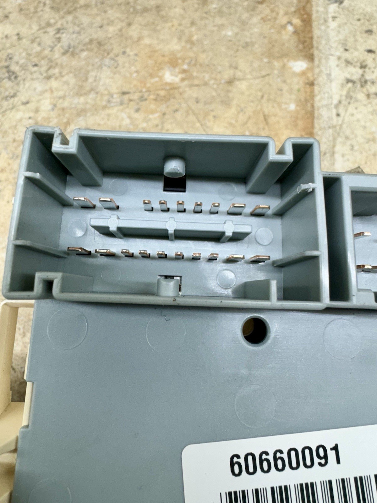 15K 2005 Maserati Quattroporte M139 BCM Body Control Module Fuse Box 209877 876