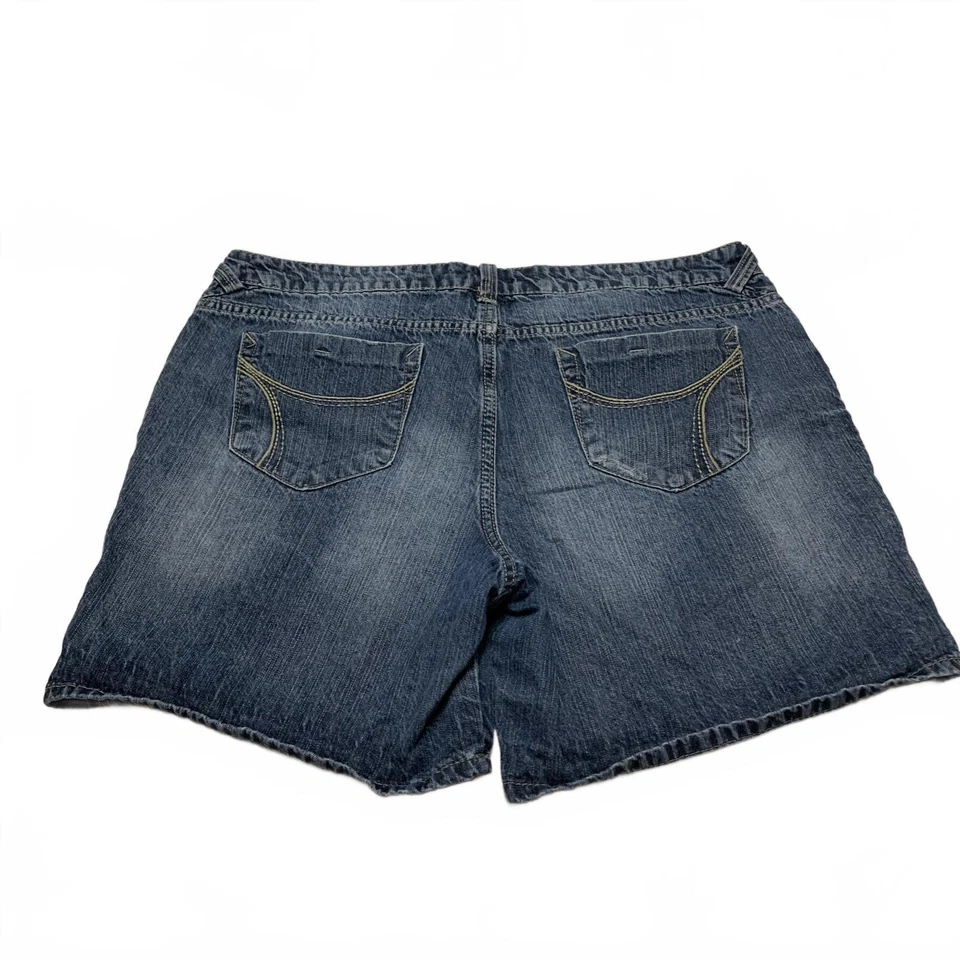 Route 66 Women's Size 16 Blue Wash Denim Shorts Jeans W 37 - Image 2 of 4