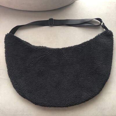 \"Alo Yoga\" シェルパ オム ザ ゴー スリング バッグ Om the Go Om The Go Gym Sling Bag - Espresso | Alo Yoga