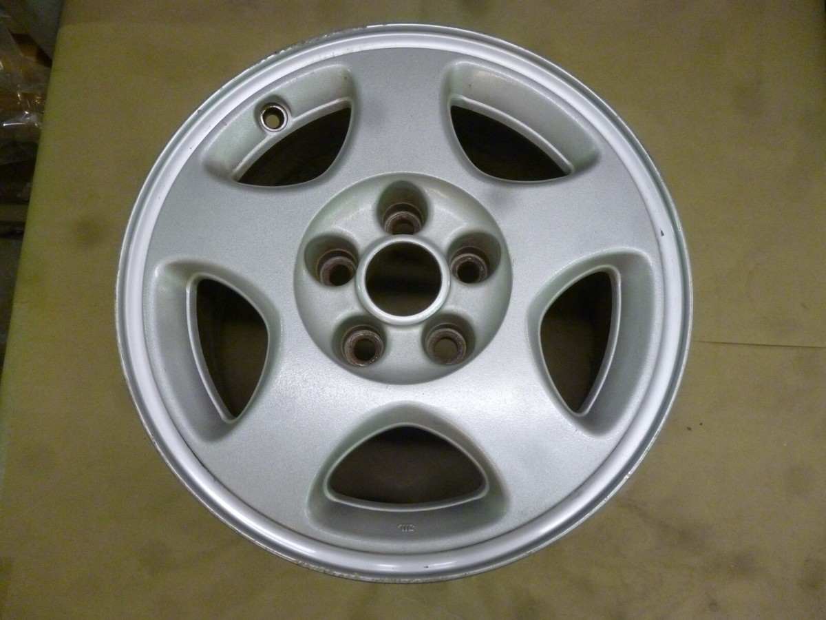 1991-1993 Mitsubishi 3000GT 16 inch Alloy Wheel Hollander # 65705