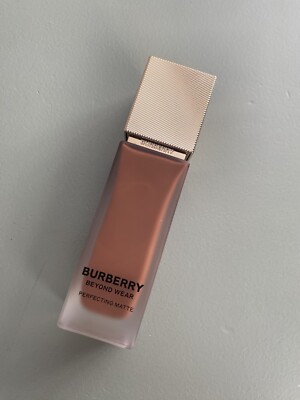Burberry Beyond Wear Perfecting Matte Foundation - 140 Deep Cool 30ml