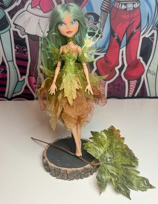 C) Monster High Ever After High OOAK Puppen Woodland Nymph