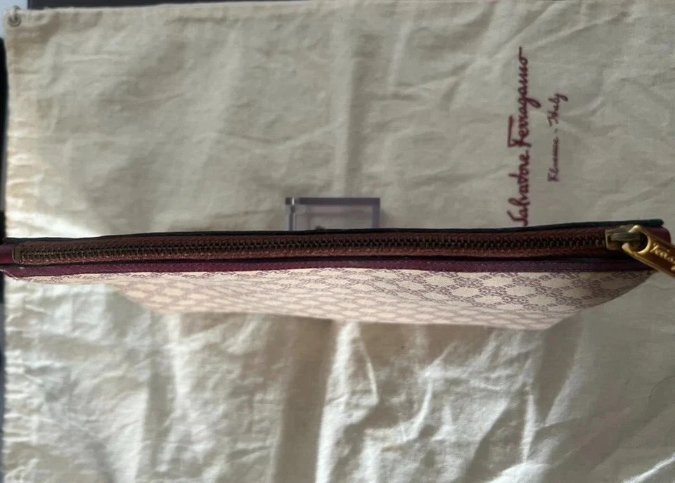 Bolsa de maquillaje Salvatore Ferragamo para hombres y mujeres rara de colección Foto 4 de 4