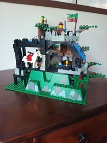 LEGO System Castle Dark Forest Fortress 6079 (1996) Retired