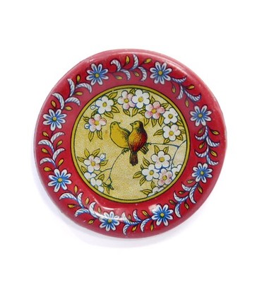 1939 CRACKER JACK TIN LITHO DOUBLE BIRDS & FLOWERS PLATE 1 7/8'' DIAMETER NICE