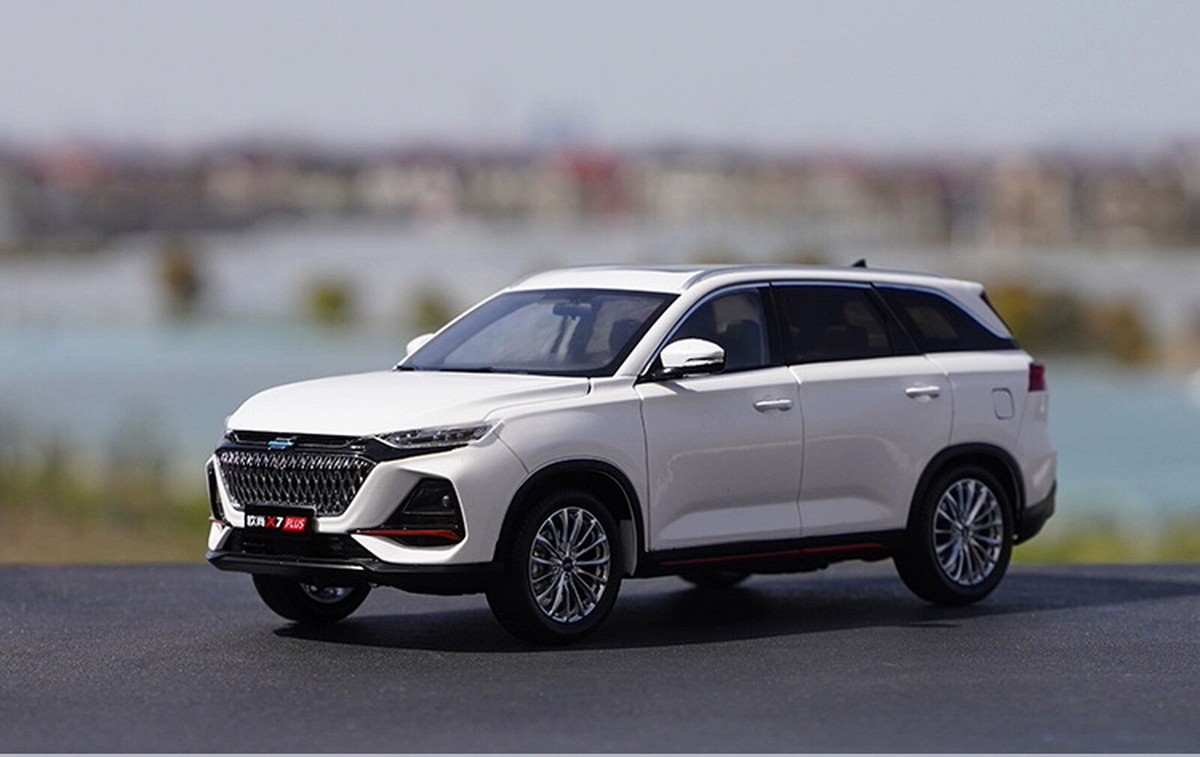 1/18 Scale Changan Oshan X7 PLUS White Diecast Car Model Toy Gift