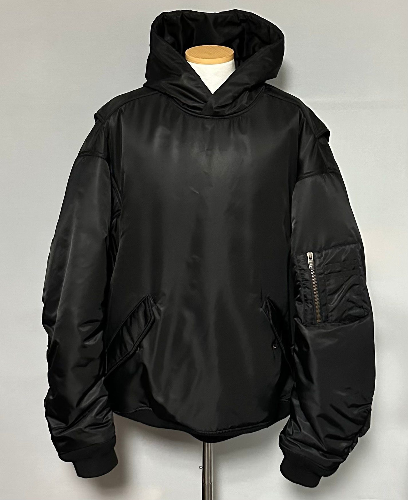 パーカー・フーディ BALENCIAGA Sporty B Pullover Bomber Hooded Jacket Black 7201 Balenciaga Sporty B Pullover Bomber Hoodie Jacket 110