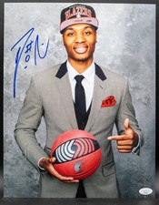 Damian Lillard Rookie Cards and Autograph Memorabilia Guide 39