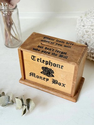 Vintage Spardose aus Holz im Telefon Design