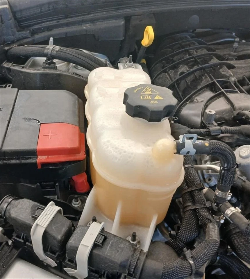 For 2021-24 Jeep Grand Cherokee 3.6L Coolant Overflow Expansion Tank 68379825AB - Image 2 of 4