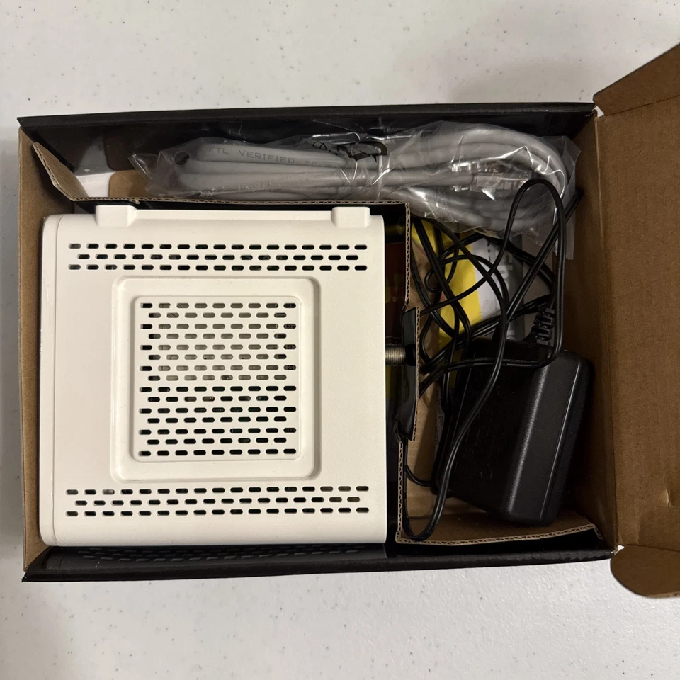 Motorola Arris SURFboard Modem 400 Series: Model SB6141, DOCSIS 3.0  - Image 3 of 4