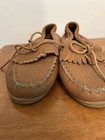 Minnetonka Womens Size 9 Beig Leather Slip On Boat Shoes Loafers Moccasin — photo 2