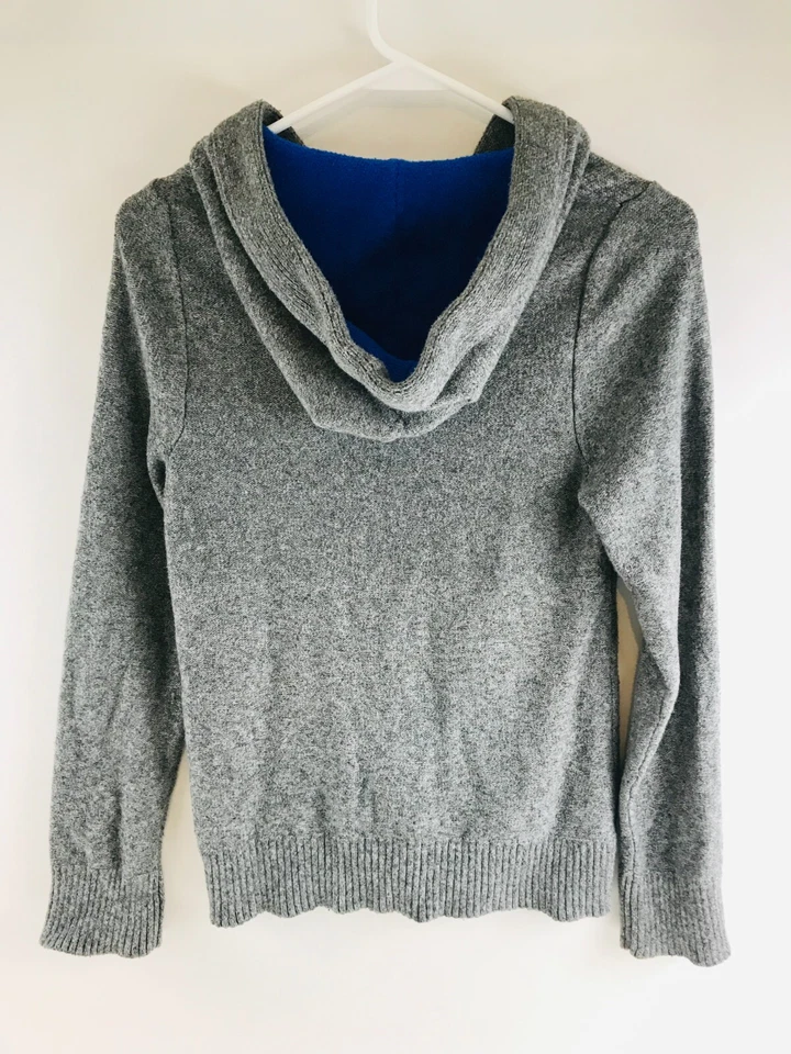 Sudadera Hollister Para Mujer Talla Pequeña Gris Pullover Bolsillo Sudadera con Capucha Cordón Foto 2 de 4