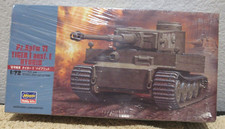 Hasegawa Military German Tiger Pz. Kpfw VI Tank 1:72 Scale Model Kit 31155