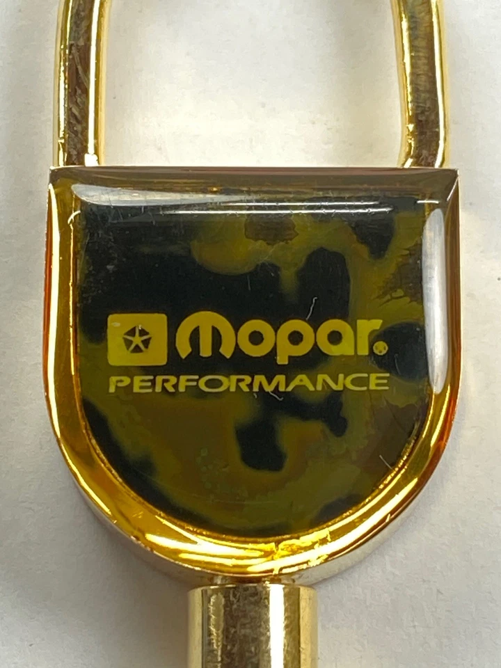 Llavero valet desmontable de metal tono dorado camuflaje piezas rendimiento Mopar Foto 2 de 4