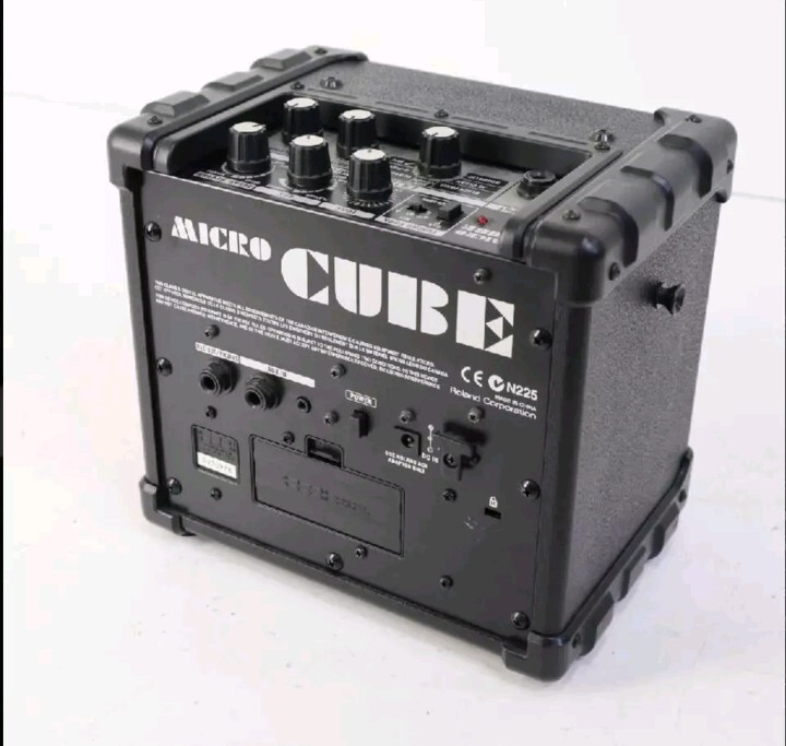 Roland Micro Cube Bass アンプ Roland Micro Cube – Vintage Guitar® magazine