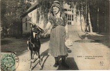 CPA Laitiere Auvergnate sa Biquette (809825)