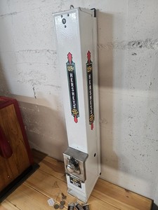 Hershey's Candy Vending Machine 25C