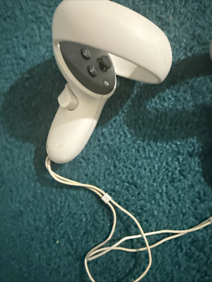 Near Mint Condition Meta Quest 2 With Original Oculus Logo Before Rebranding. - Image 3 of 4