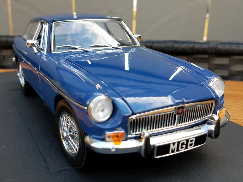 Universal Hobbies 1/18 Scale 4450 MGB-GT-MK1 Diecast Car, Collectibles - Image 4 of 4